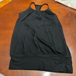 Lulumelon top black size 4